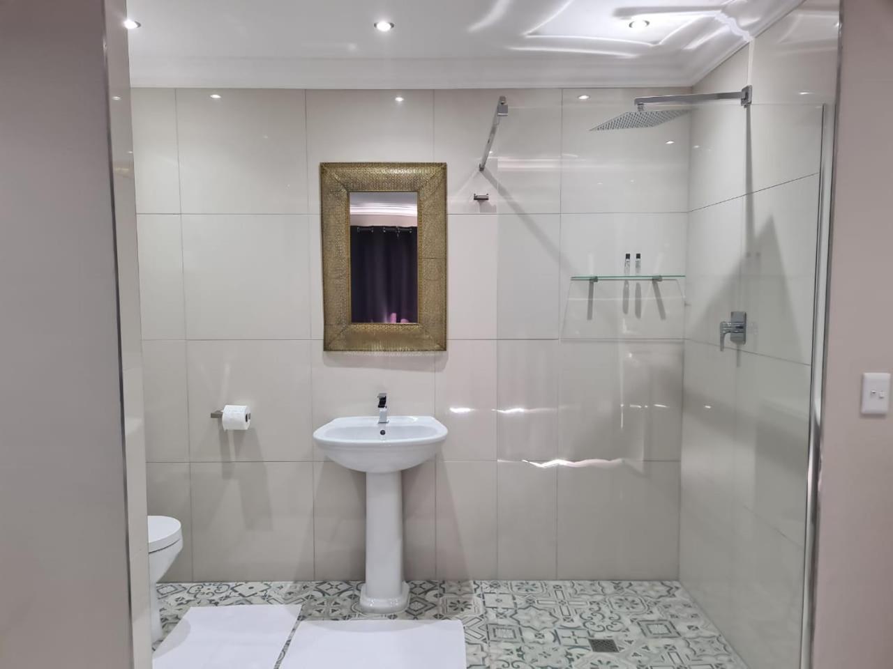 Cape Winelands Business Villas Self Catering rooms 50/50