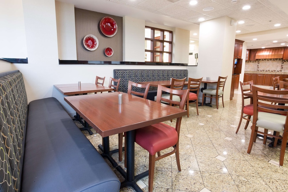 Drury Inn and Suites Joplin 36/50