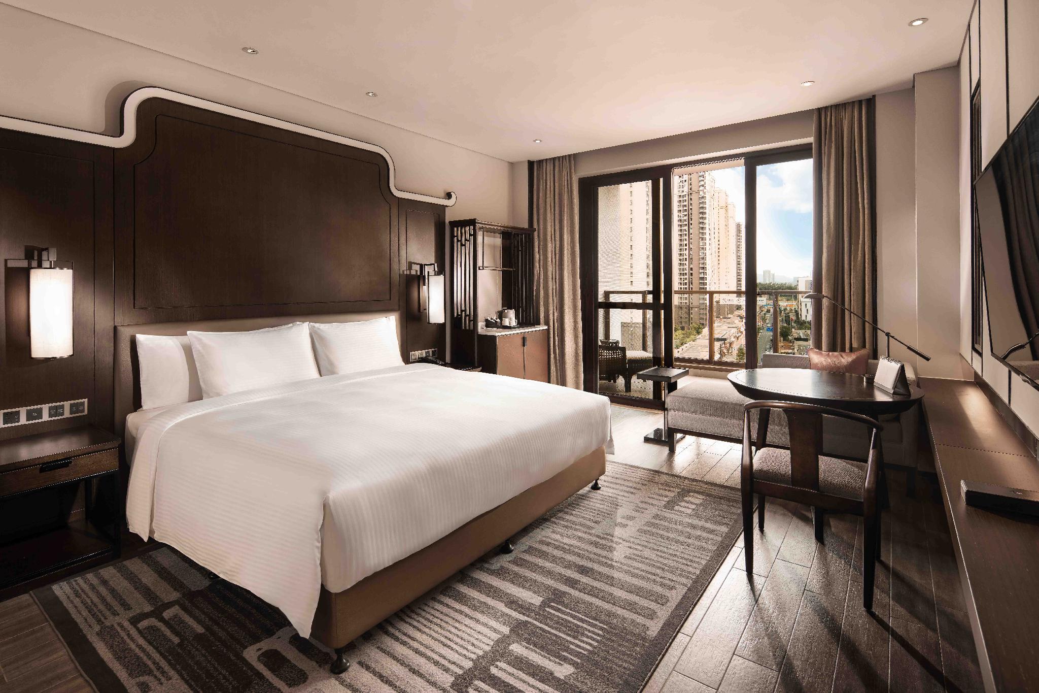 Executive, King Bed, City View