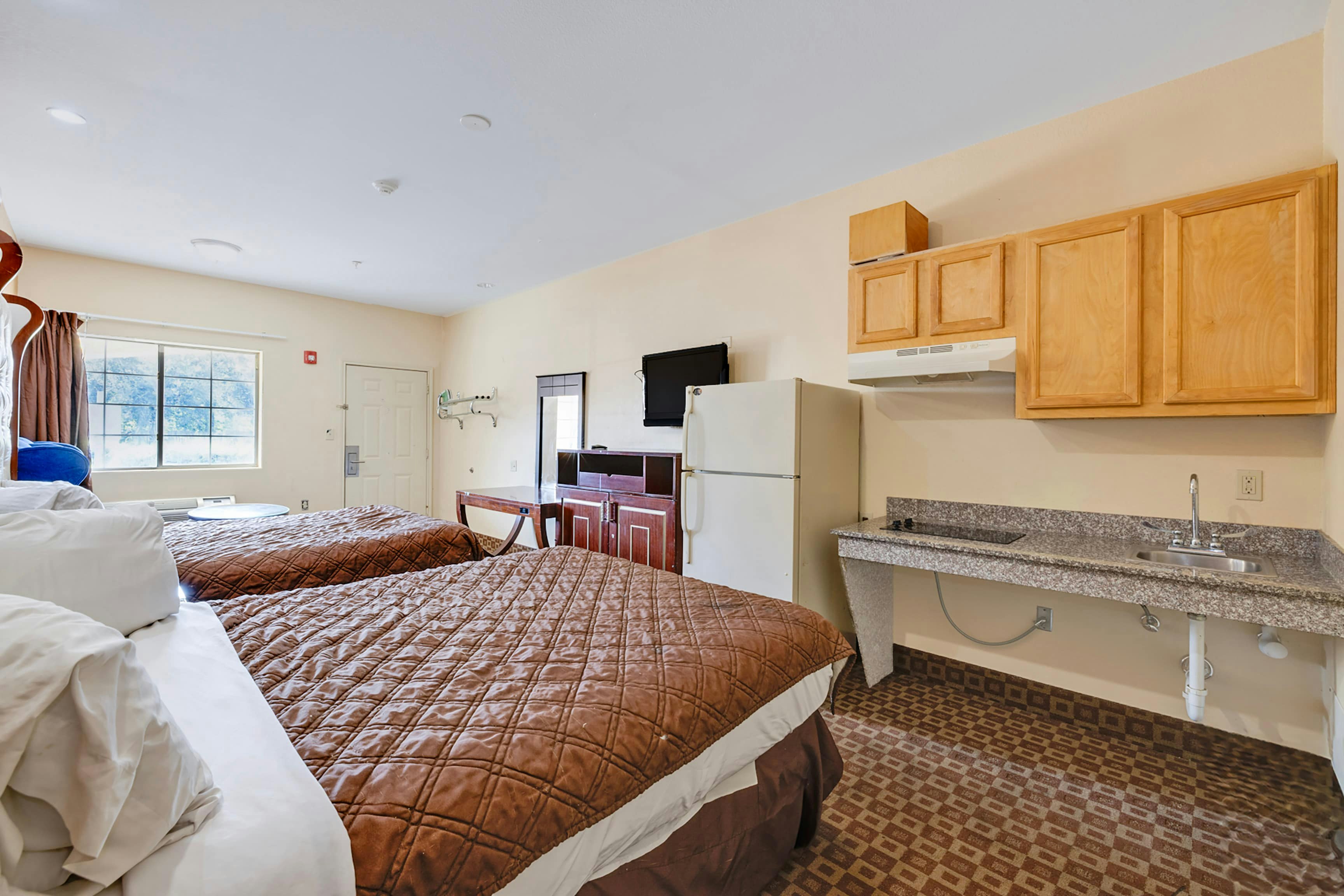 Capital O Deluxe Inn Channelview Houston I-10 26/58