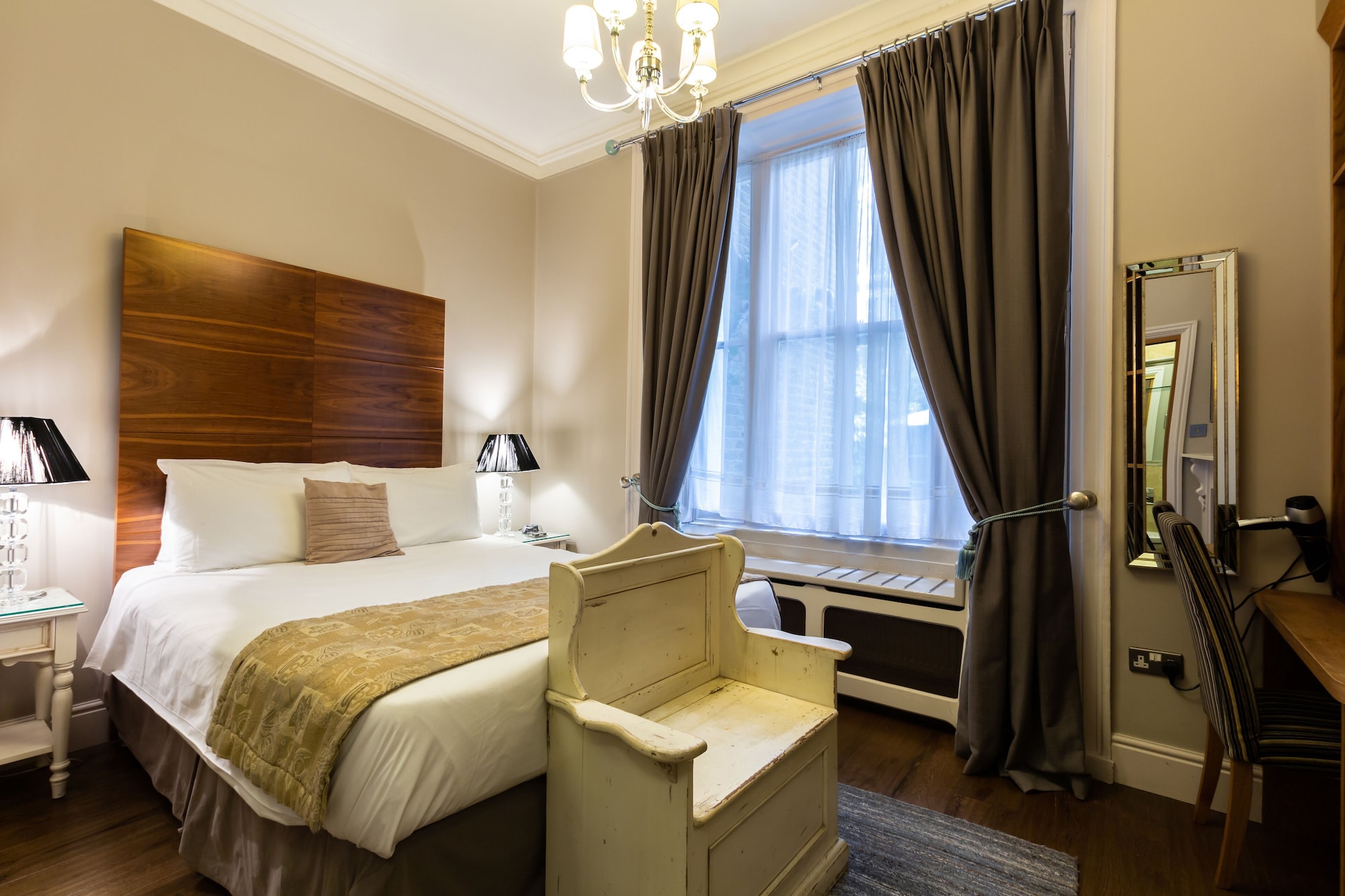 SUPERIOR, DOUBLE BED