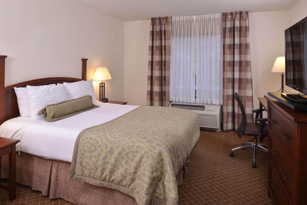 Staybridge Suites Indianapolis Airport 13/70