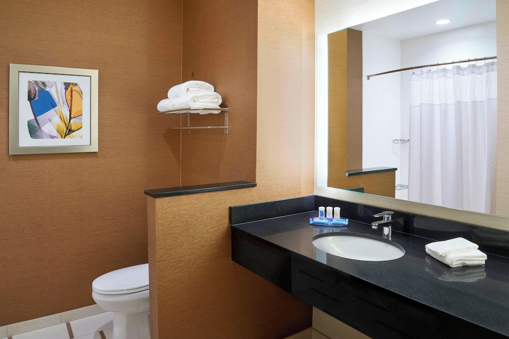 Fairfield Inn & Suites Niagara Falls 44/46