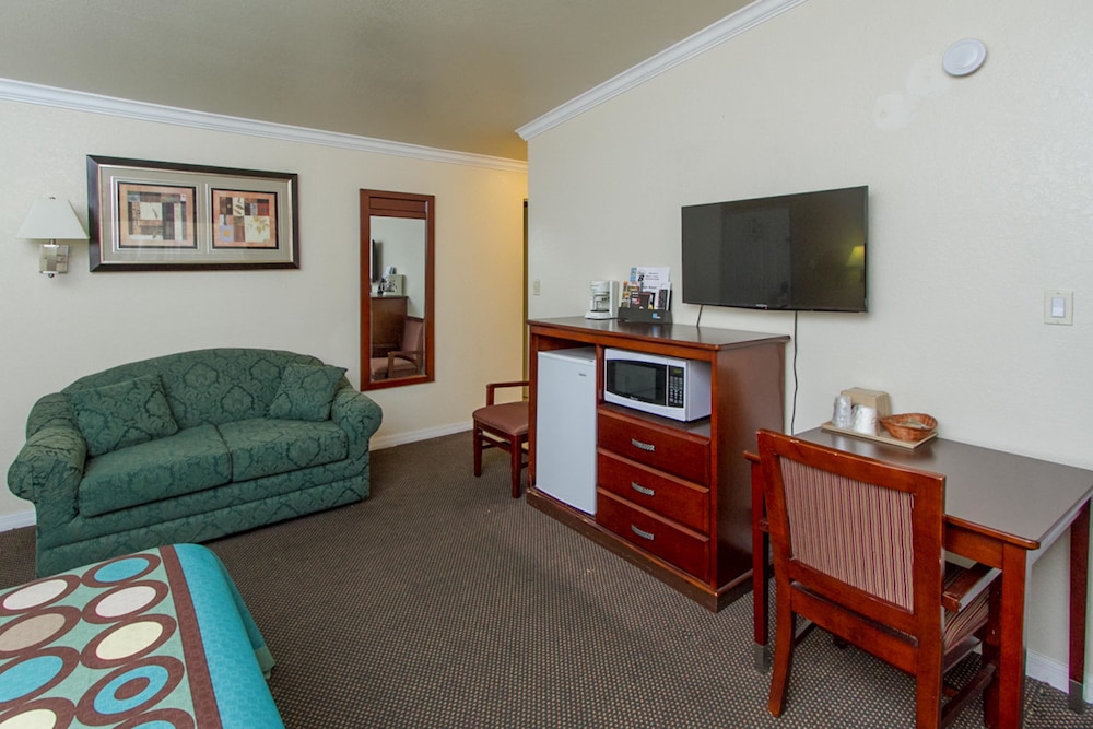 SureStay by Best Western Fresno Central 36/54
