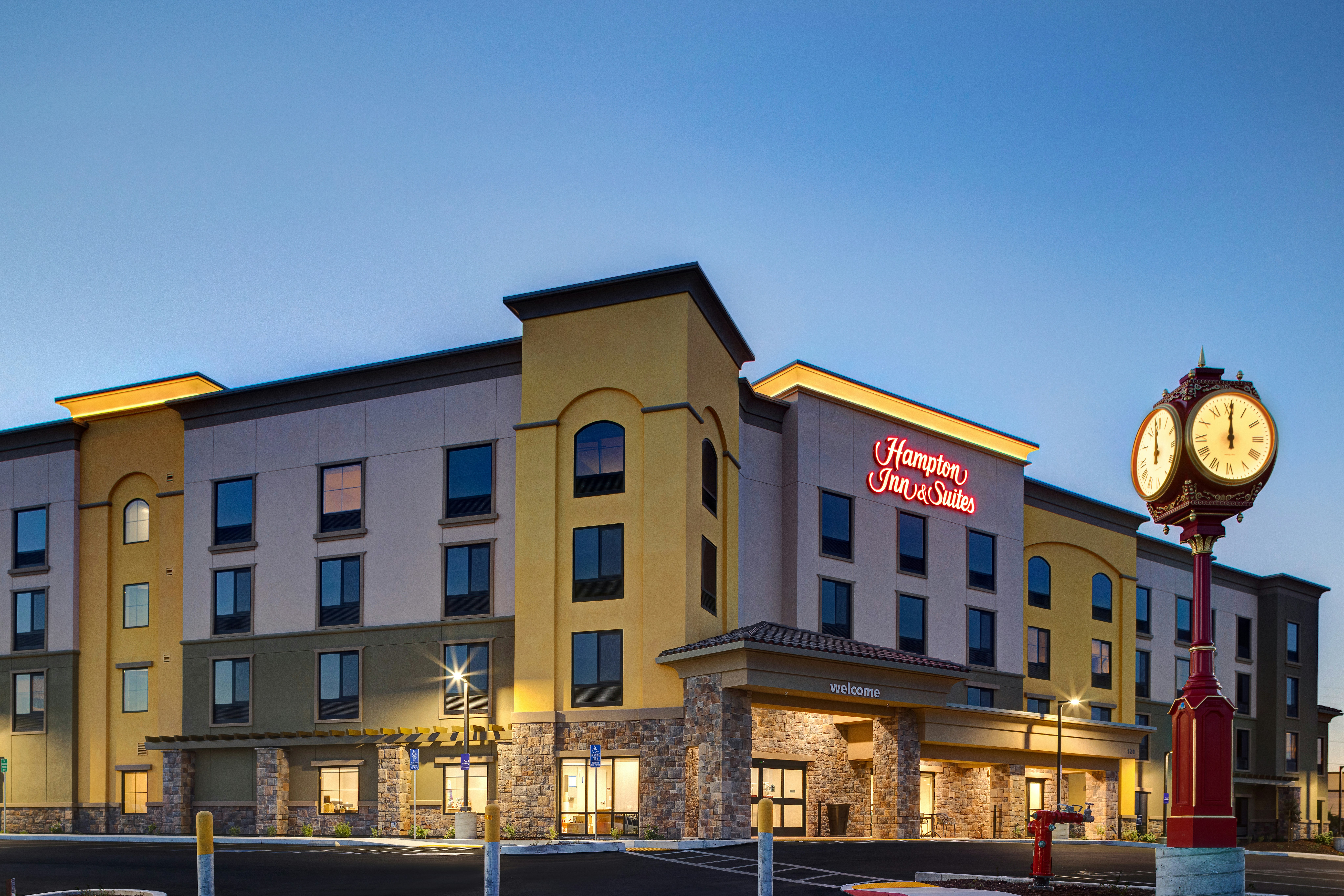 Hampton Inn & Suites Marina 2/39