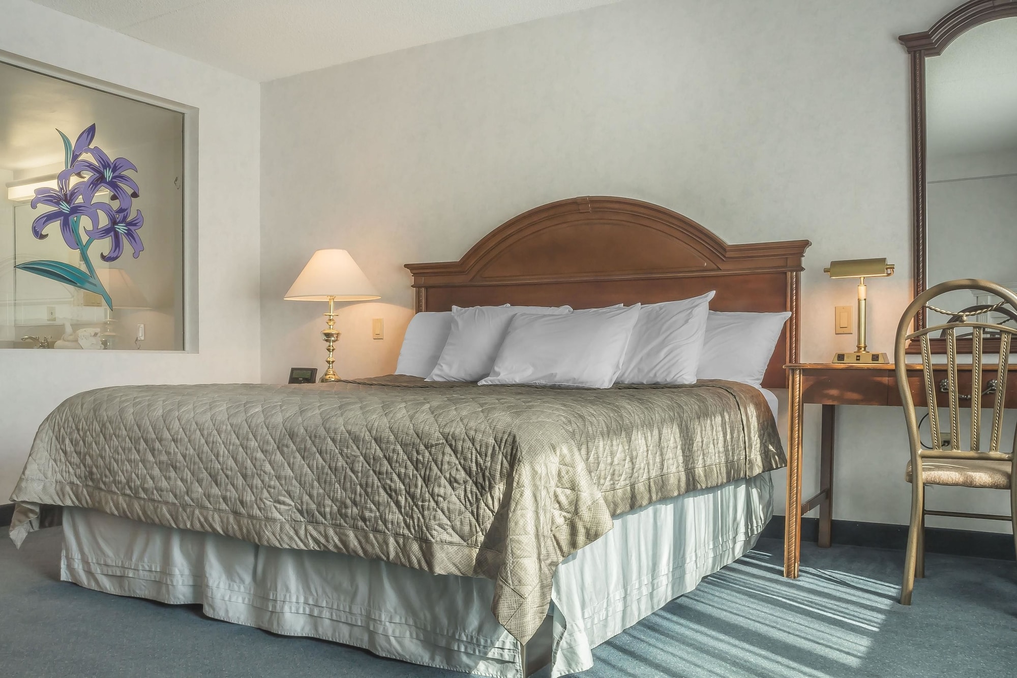 ROOM, JETTED TUB