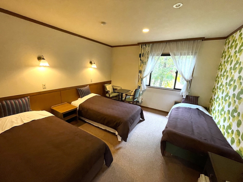 ROOM, TRIPLE