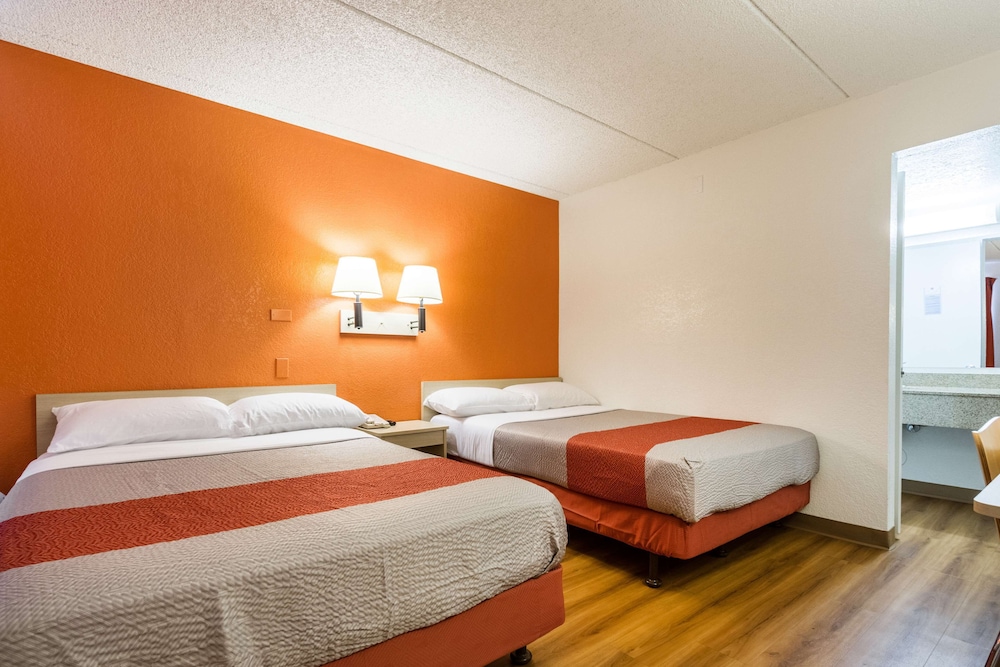 Motel6 Tempe, AZ – Phoenix Airport – Priest Dr 30/43