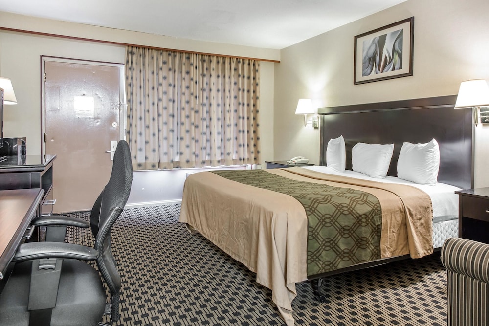 Econo Lodge West Haven 16/38