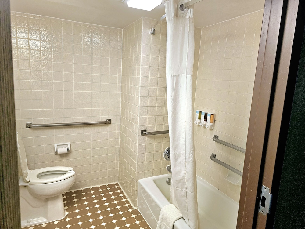 Days Inn by Wyndham Rolla 32/33