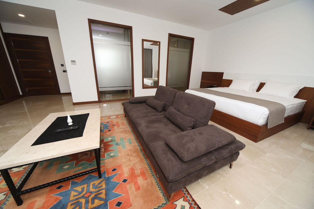 Carissa Hotel 15/35