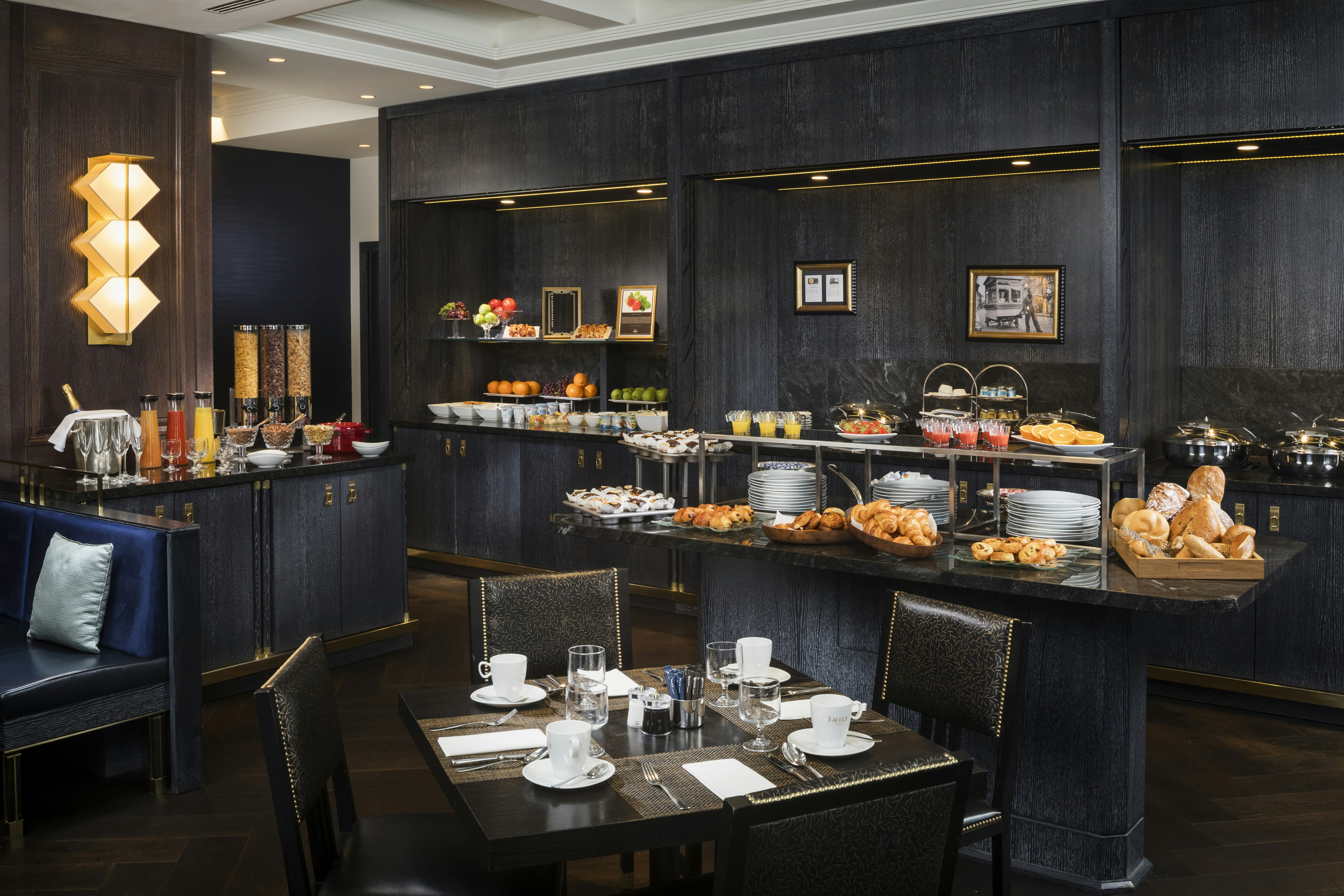 Hilton Vienna Plaza 66/83