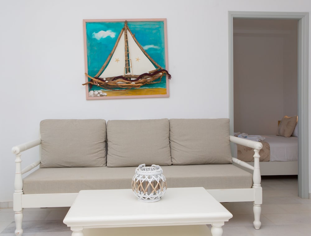 Sun and Moon Villas and Suites 44/72