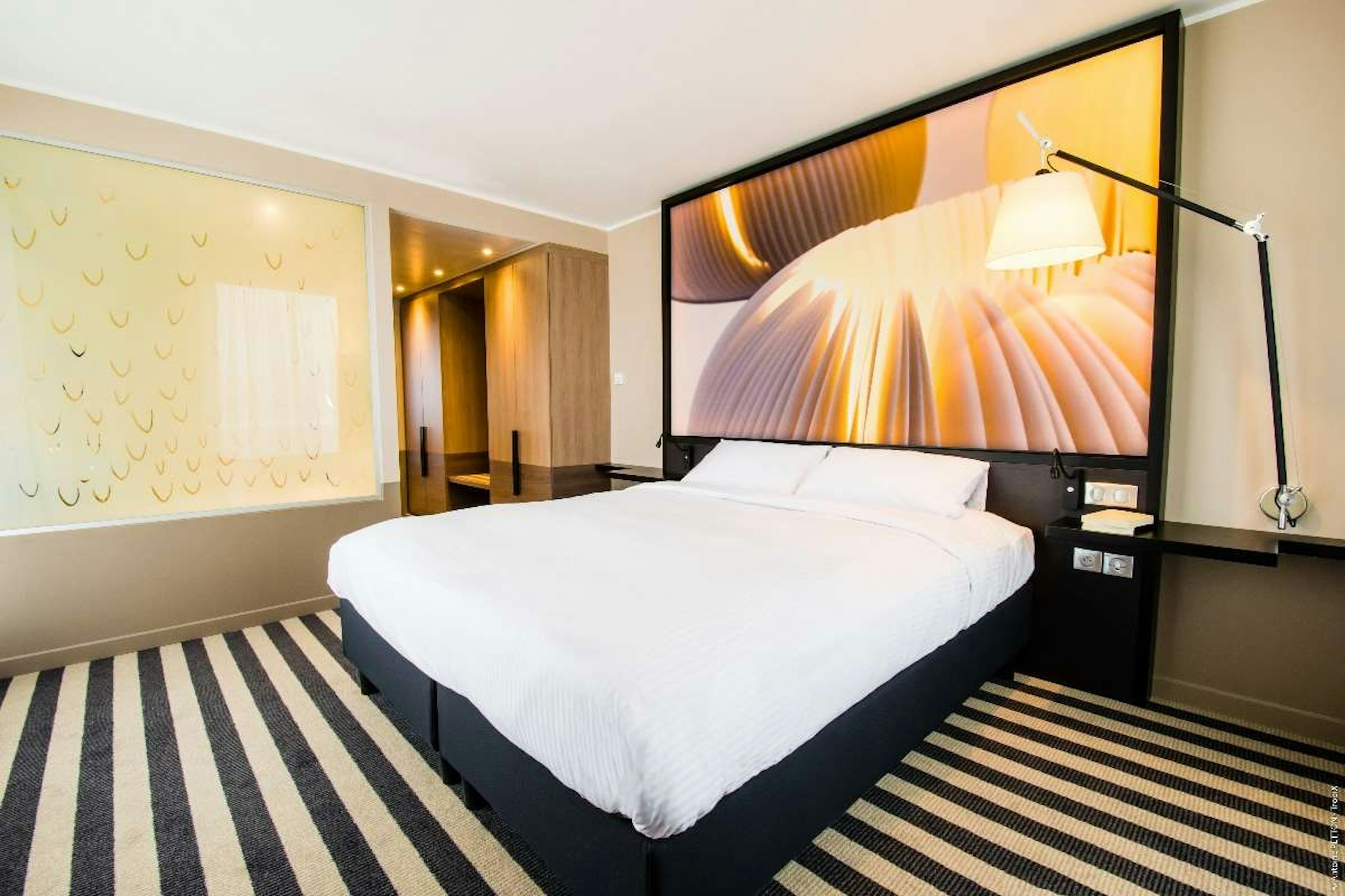 Simon Hotel 2/18