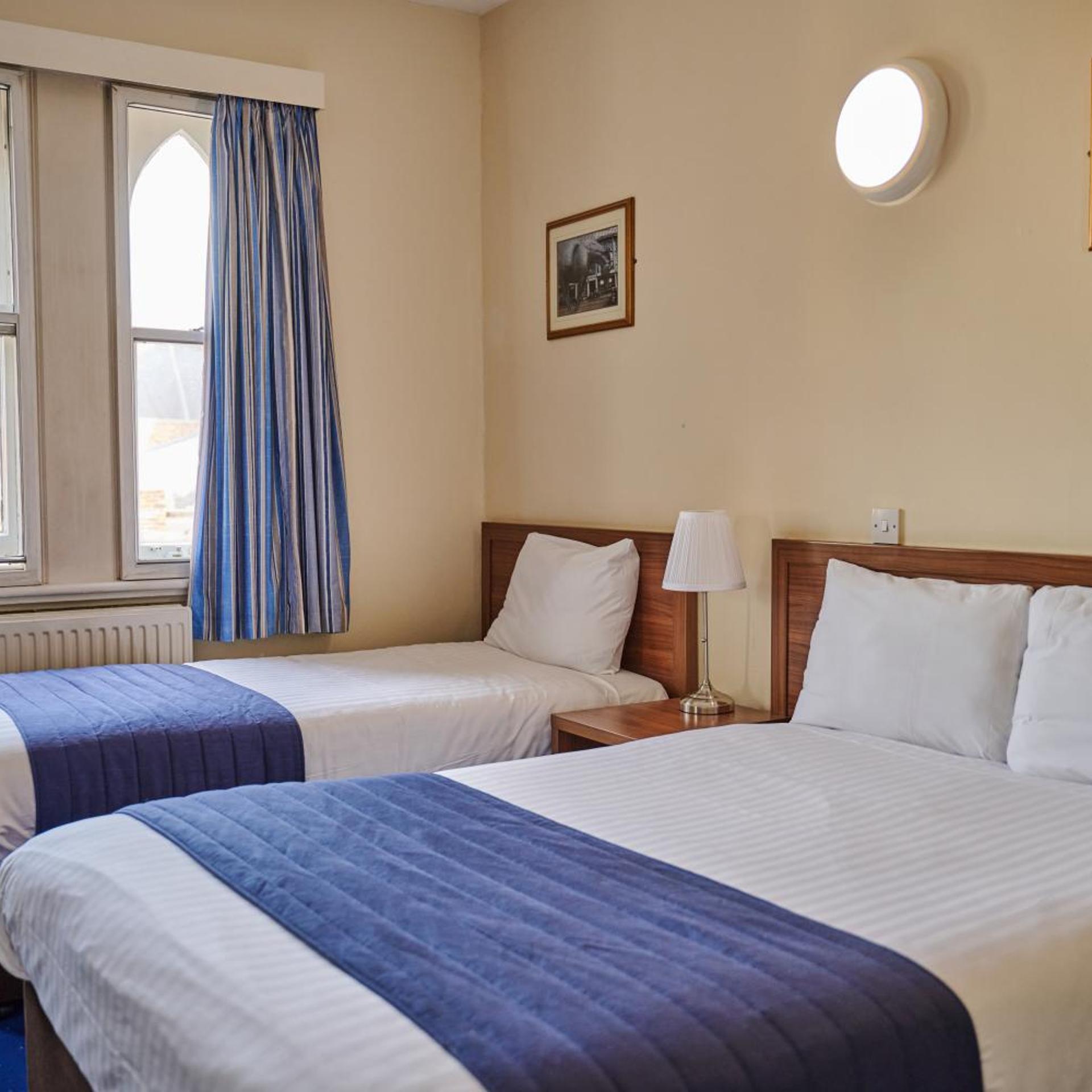 Room, Triple