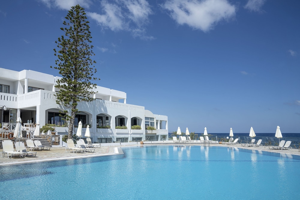 Maritimo Beach Hotel 55/65