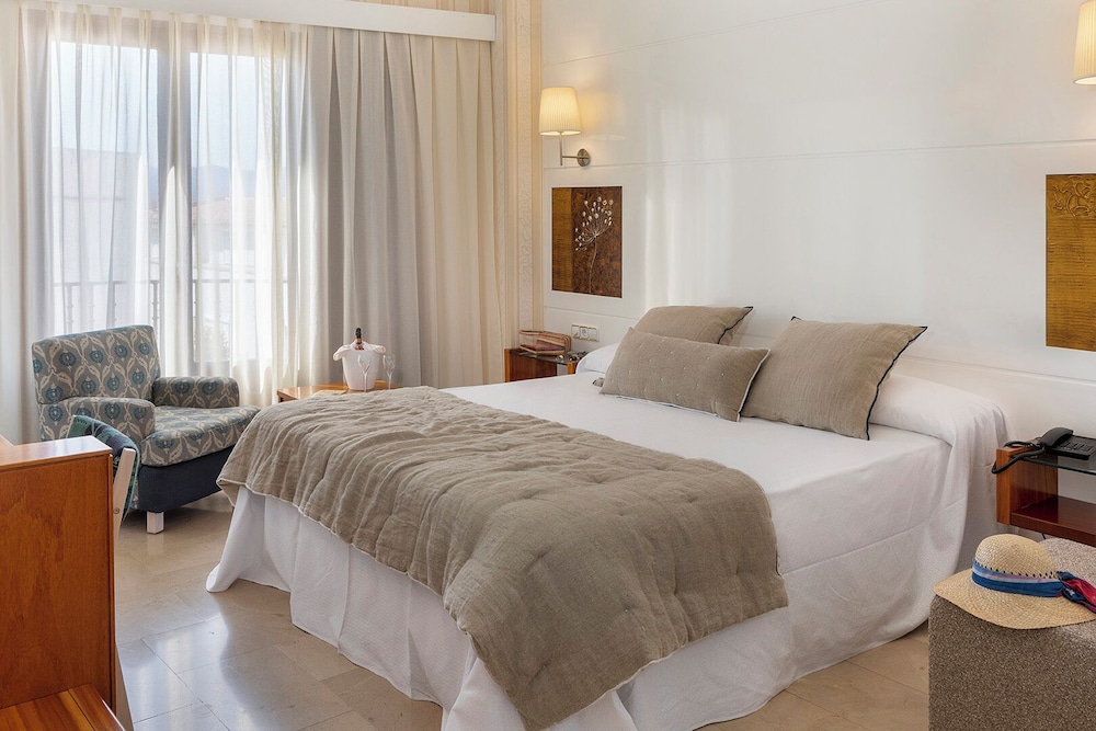 Porto Cristo Hotel 11/48