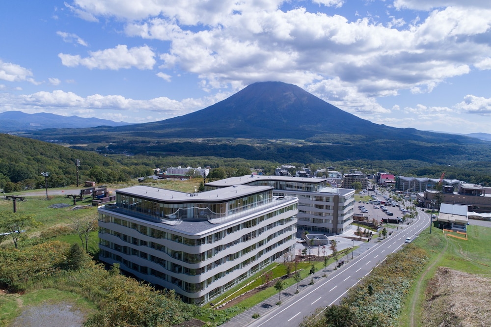 Skye Niseko 5/72