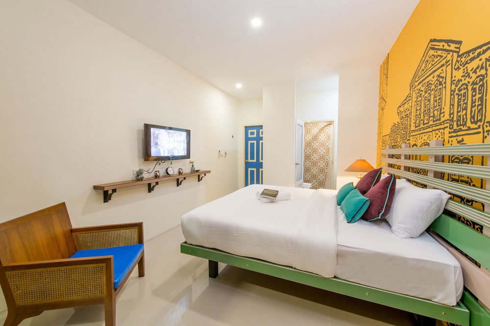 DELUXE, DOUBLE BED