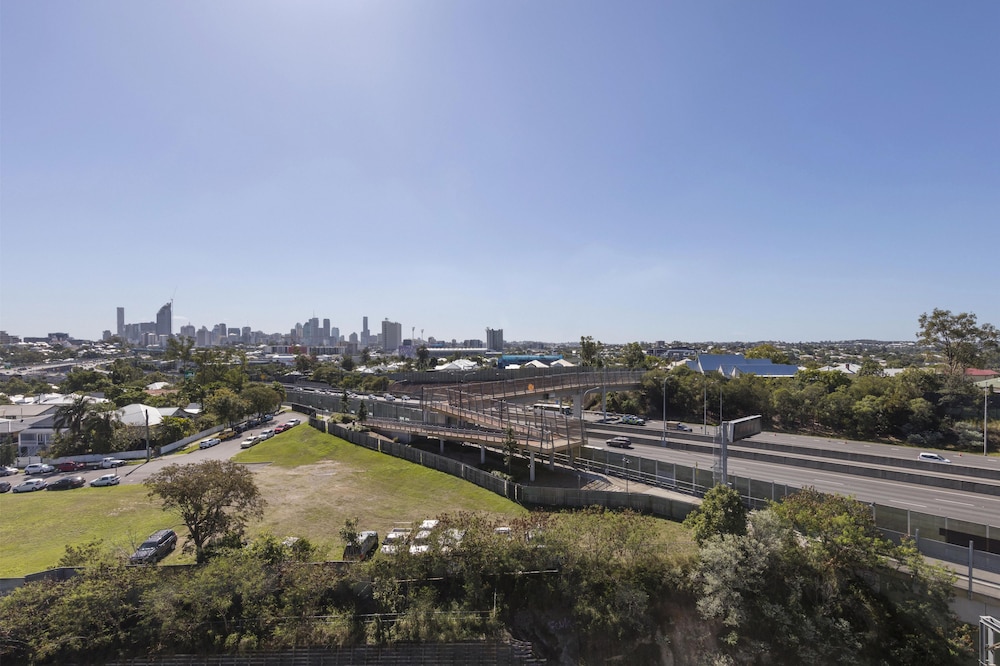 Oaks Brisbane Woolloongabba Suites 65/73