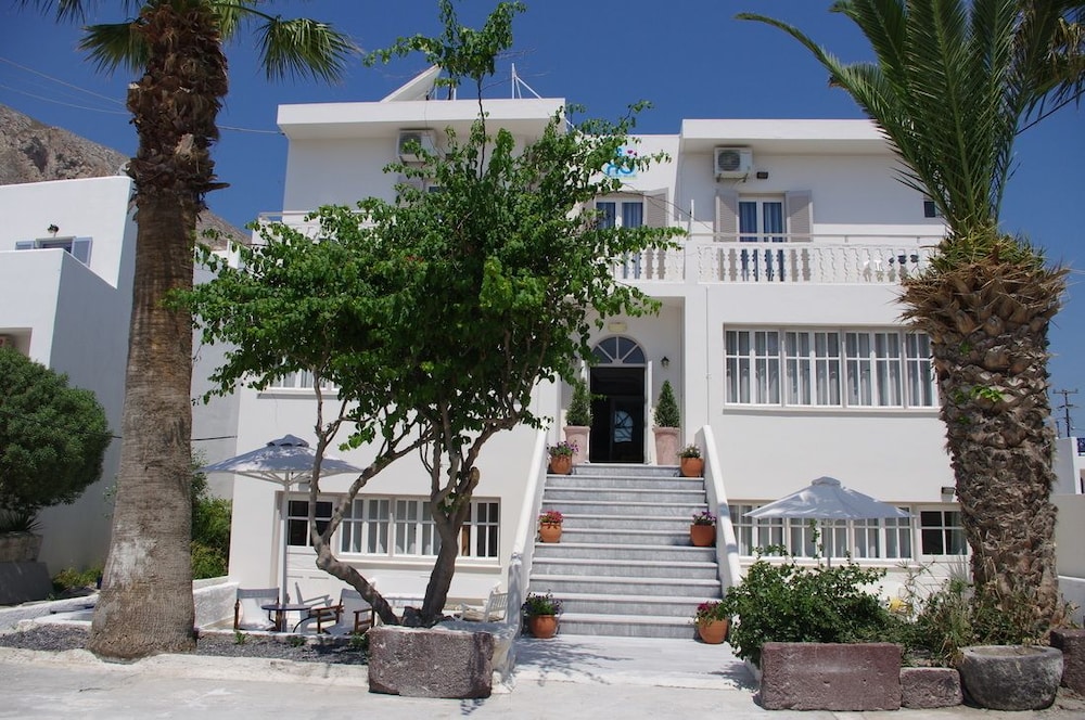 Kamari Blu Boutique Hotel 29/32