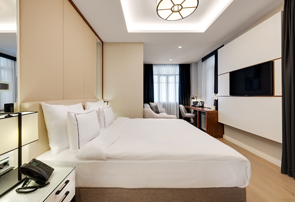Suite, Balcony
