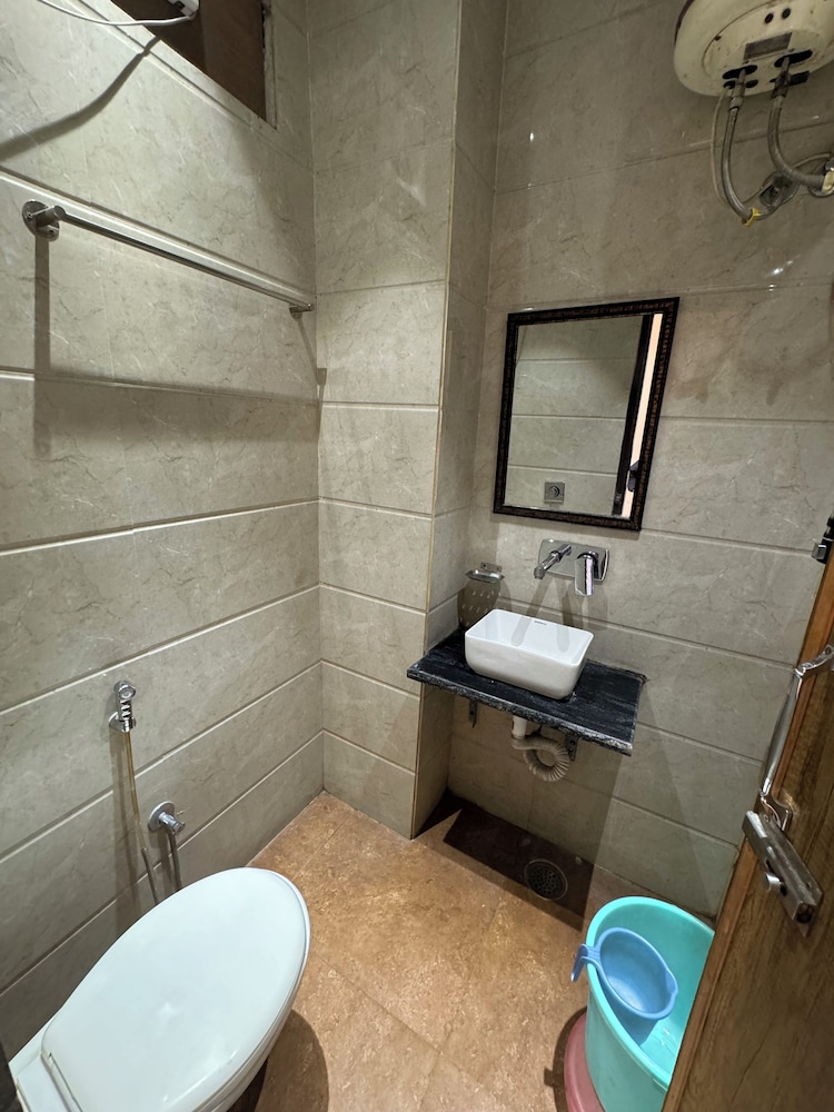 HOTEL SINGH INTERNATIONAL 20/21