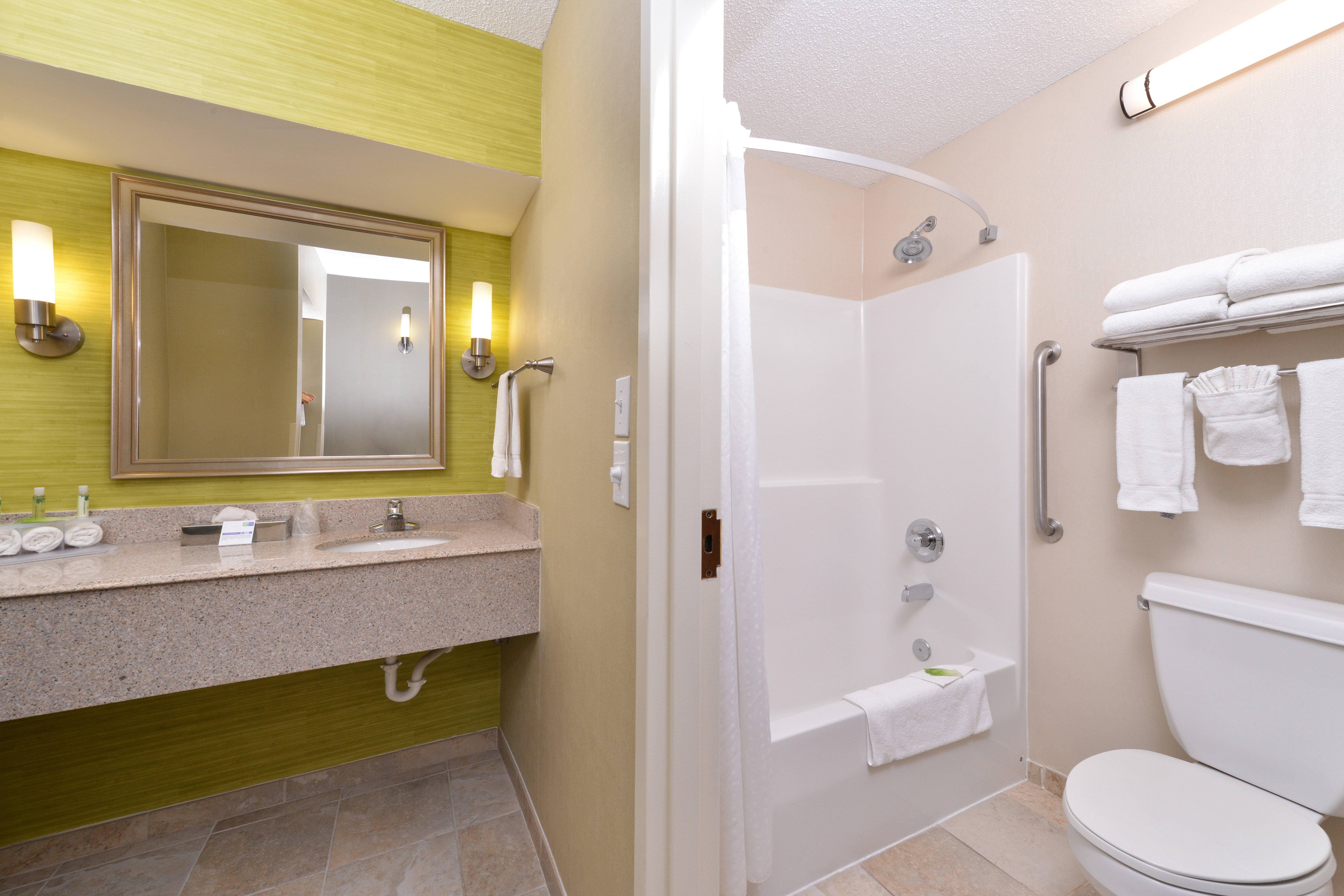 Holiday Inn Express And Suites Indianapolis W Airport Area 62/65