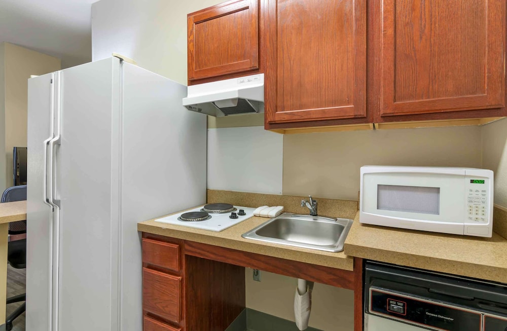 Extended Stay America- Kansas City - Overland Park - Metcalf 51/53