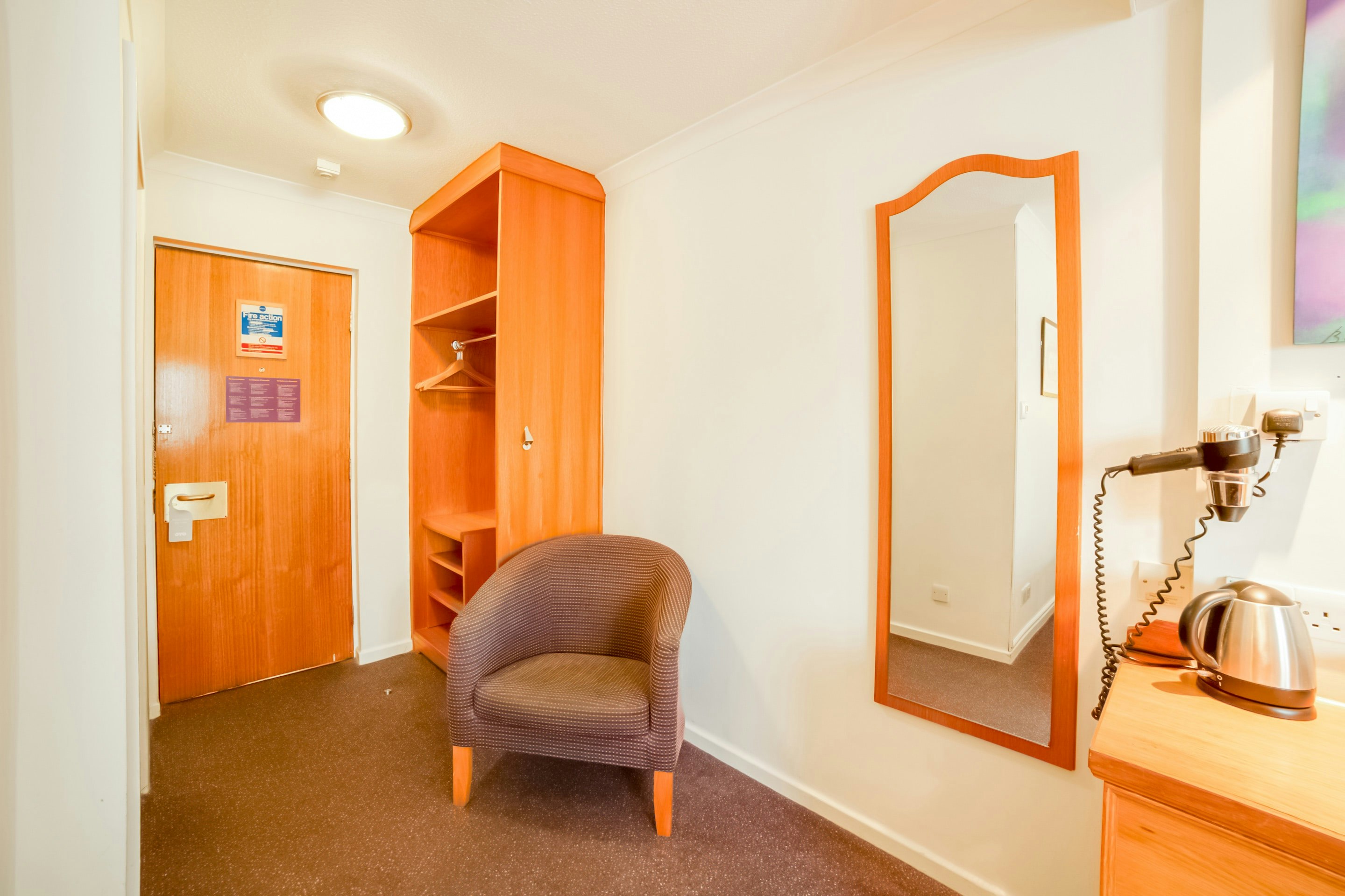 OYO Lakeside Haydock Hotel, St Helens, A580 East Lancs, Garswood Old Road 17/23
