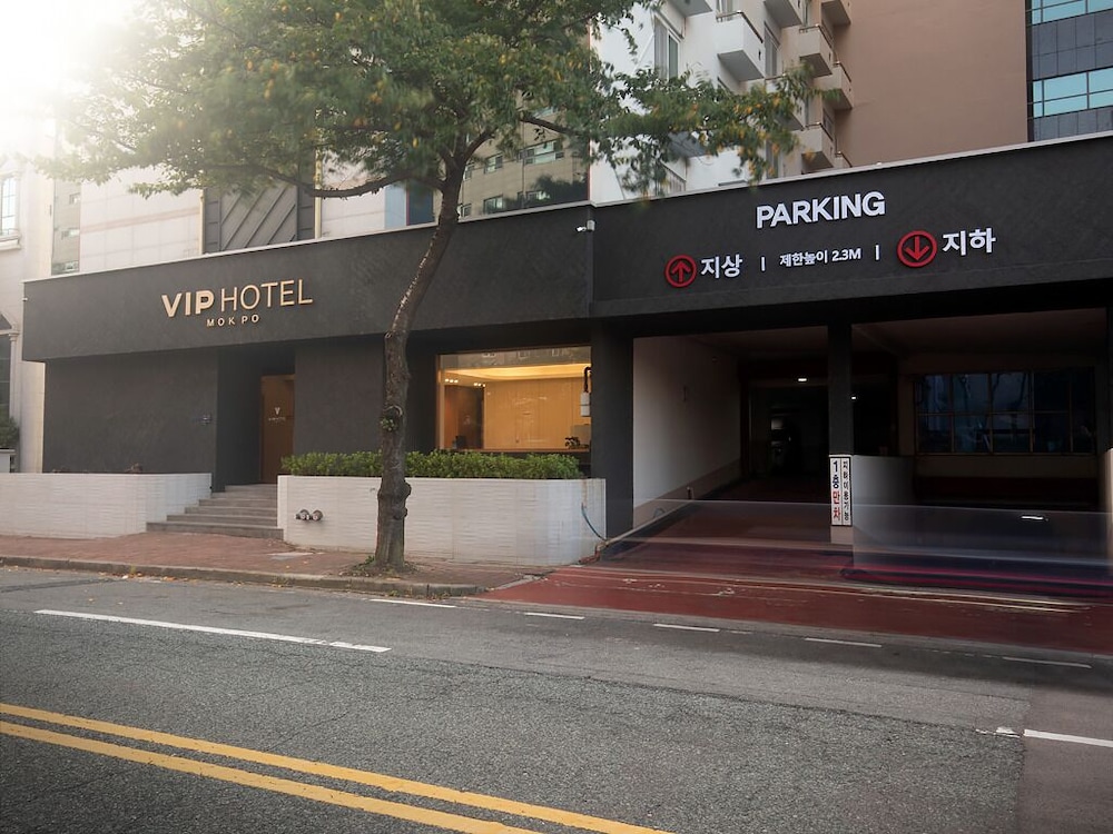 Vip Hotel Mok-Po 8/59