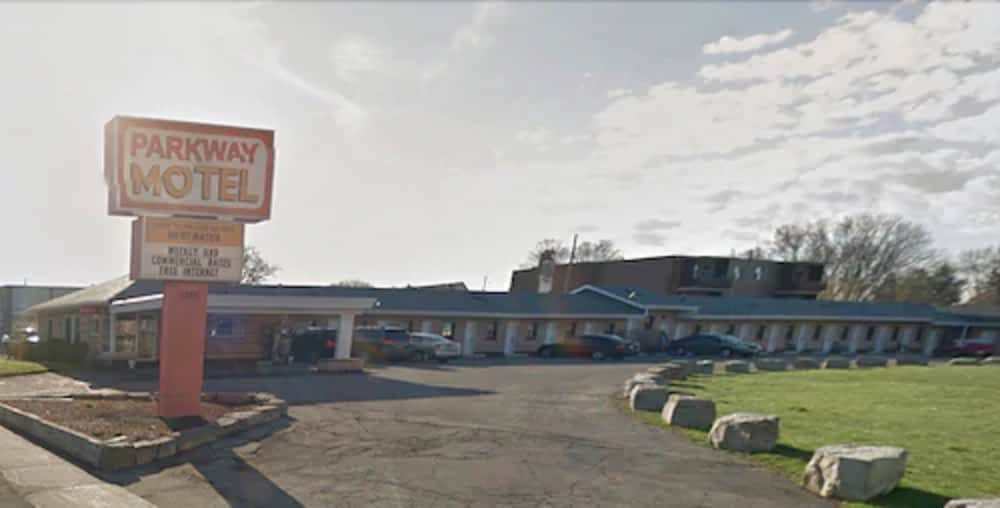 Parkway Motel 4/13