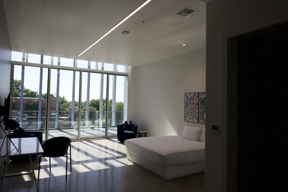 ROOM, KING BED, ACCESSIBLE