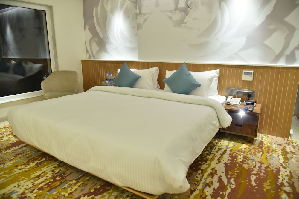 DELUXE, QUEEN BED
