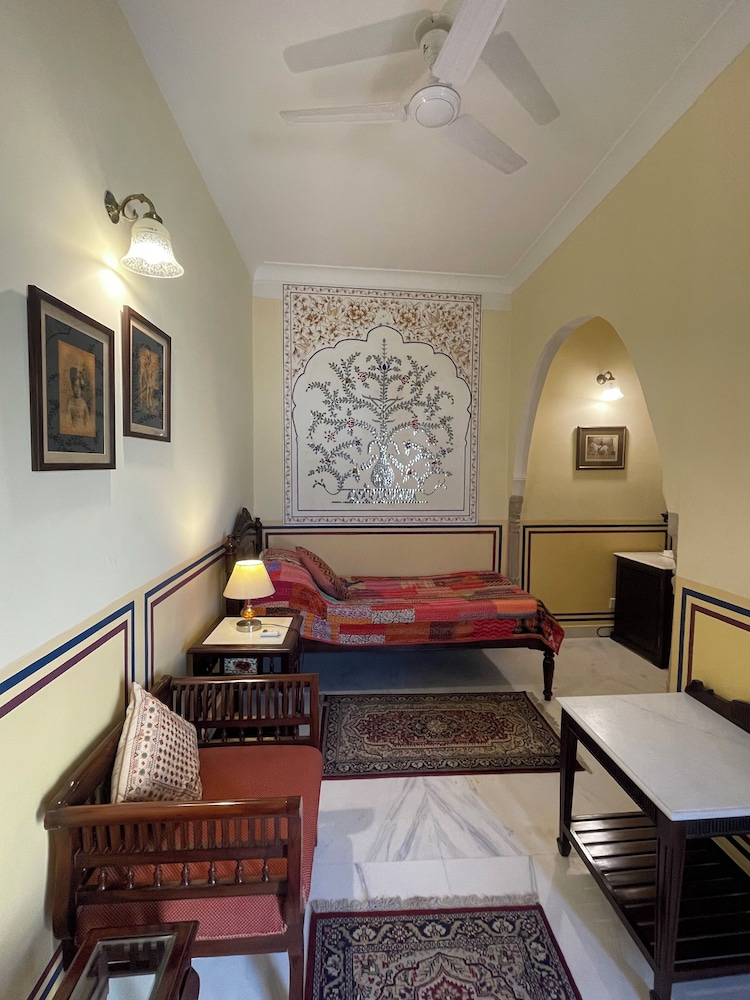 Khatu Haveli 34/61