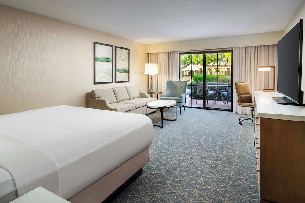 ROOM, KING BED