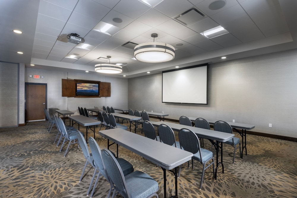Holiday Inn & Suites Asheville-Biltmore Village Area 65/70