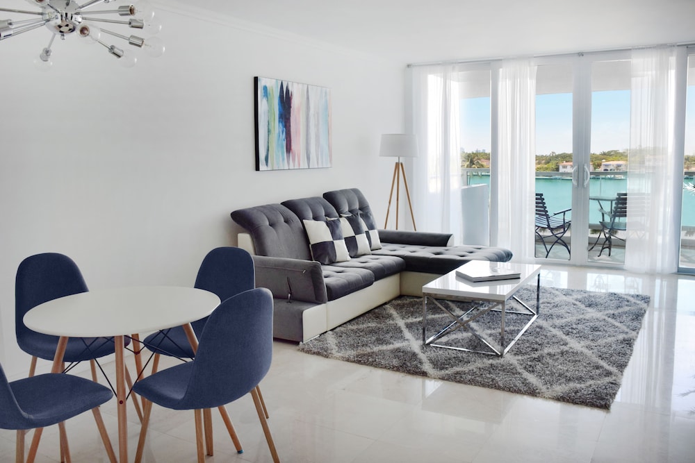 Seacoast Suites Hotel 52/75