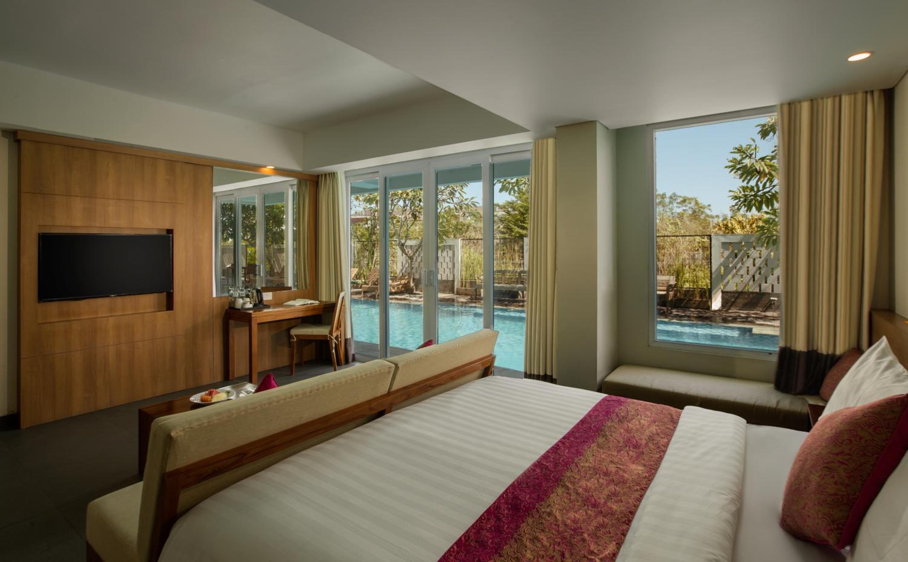 Junior Suite, Pool Access، Paragon Hotel Seminyak 3/8