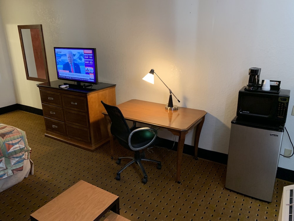 Brentwood Inn Suites 35/41