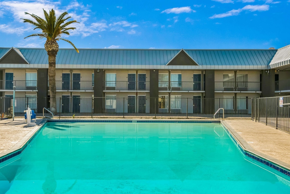 Motel6 Tucson, AZ- Downtown 6/53
