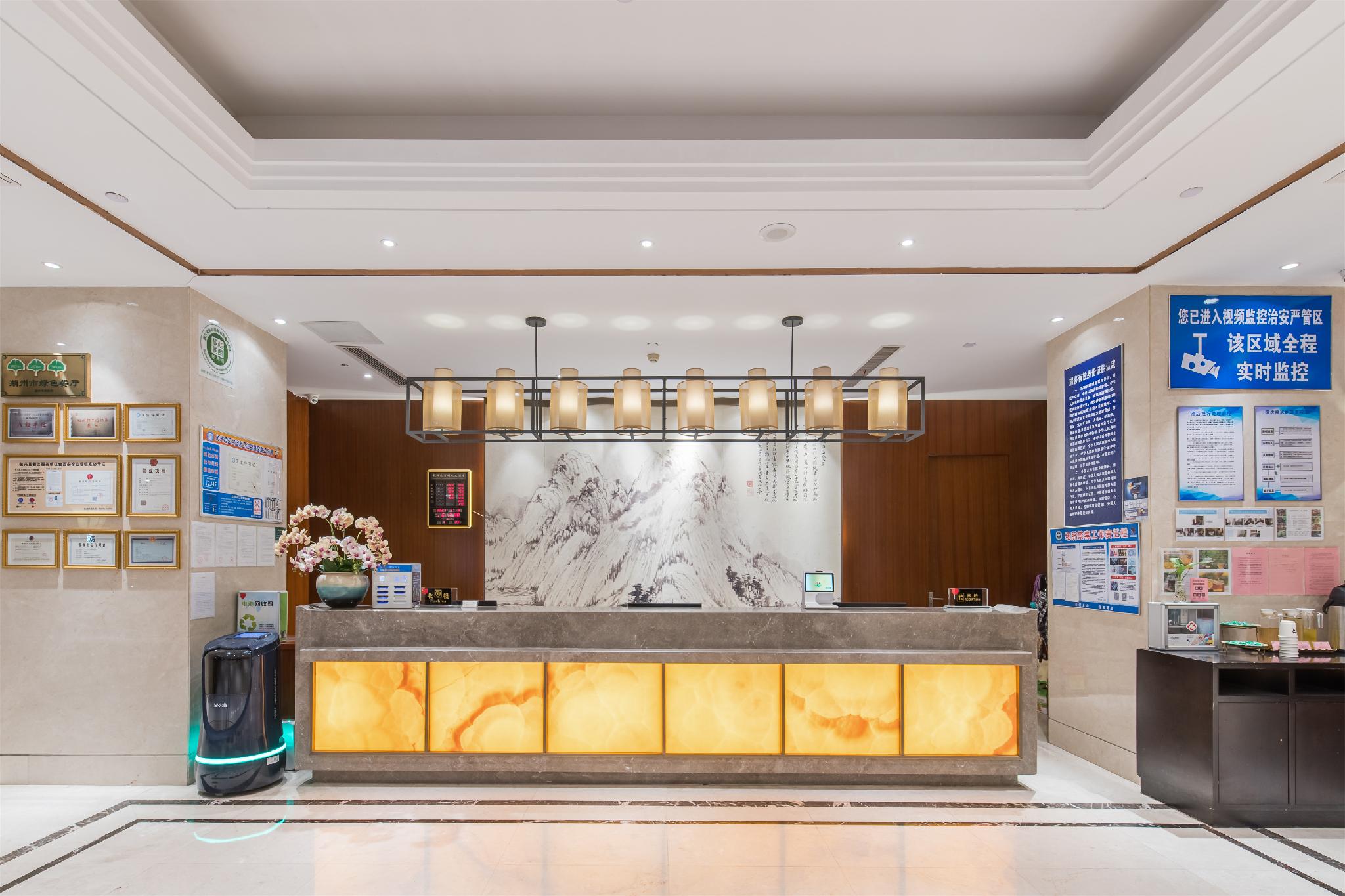 Dongfang Mingzhu Hotel 4/24