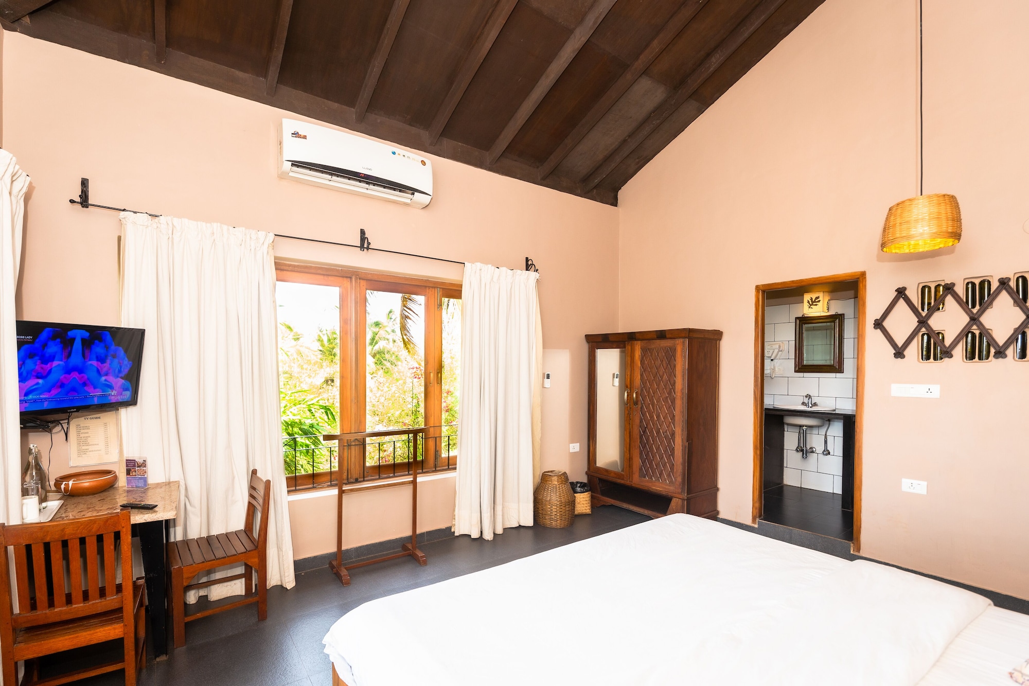 EXECUTIVE, SEA VIEW