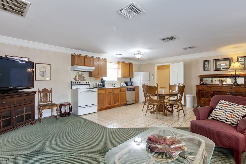 Edgewater Inn 28/51