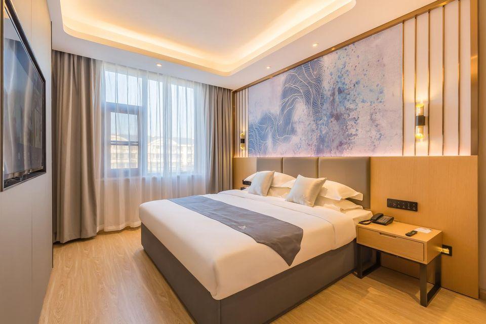 DELUXE, SUITE