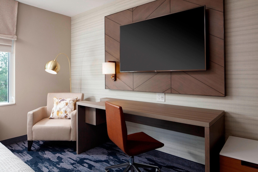 Fairfield Inn Suites Louisville Northeast 34/42