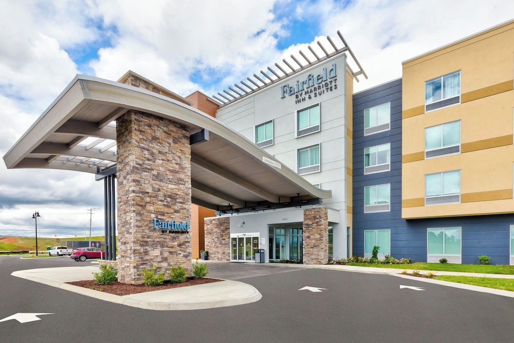 Fairfield Inn and Suites by Marriott Knoxville Airport Alcoa 32/39