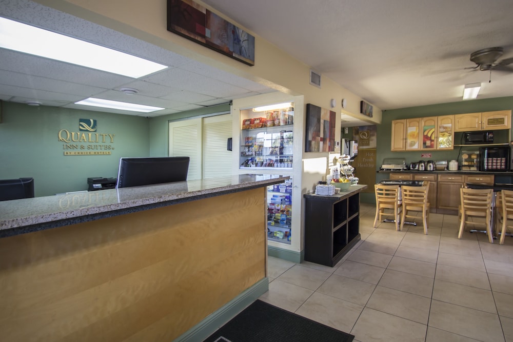 Quality Inn and Suites Airport Cruise Port Hollywood 22/55