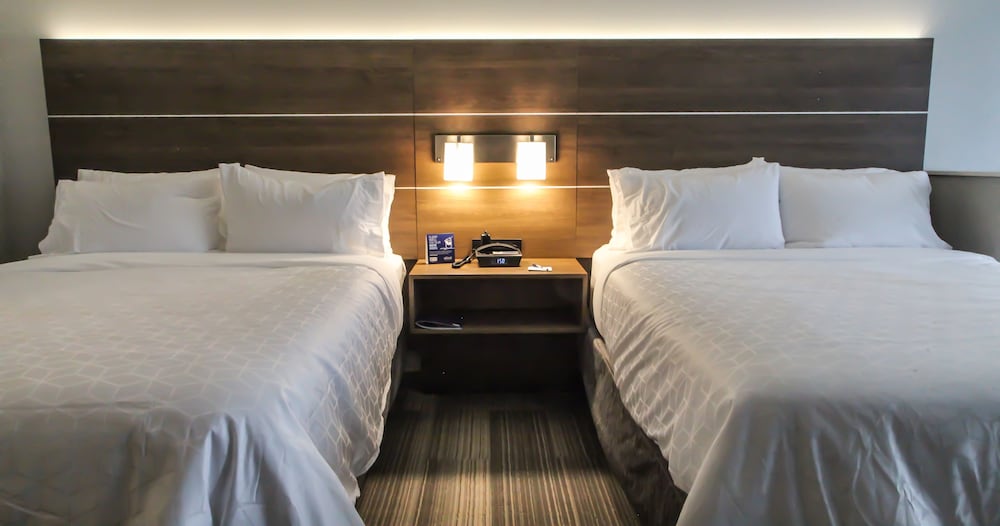 Holiday Inn Express Suites Nashville North Springfield 22/77