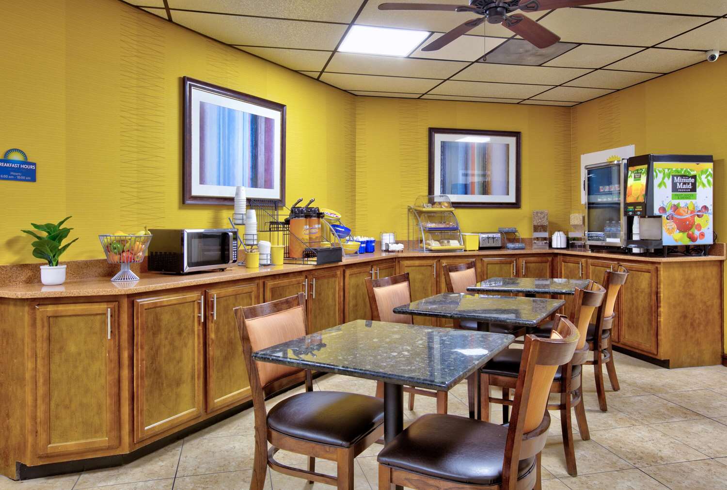 Days Inn By Wyndham Batesville 16/25
